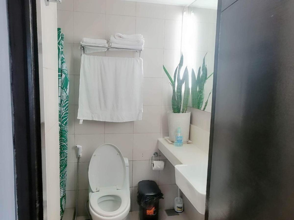 2 Bedroom Portovita Tower 12-A Маніла Екстер'єр фото