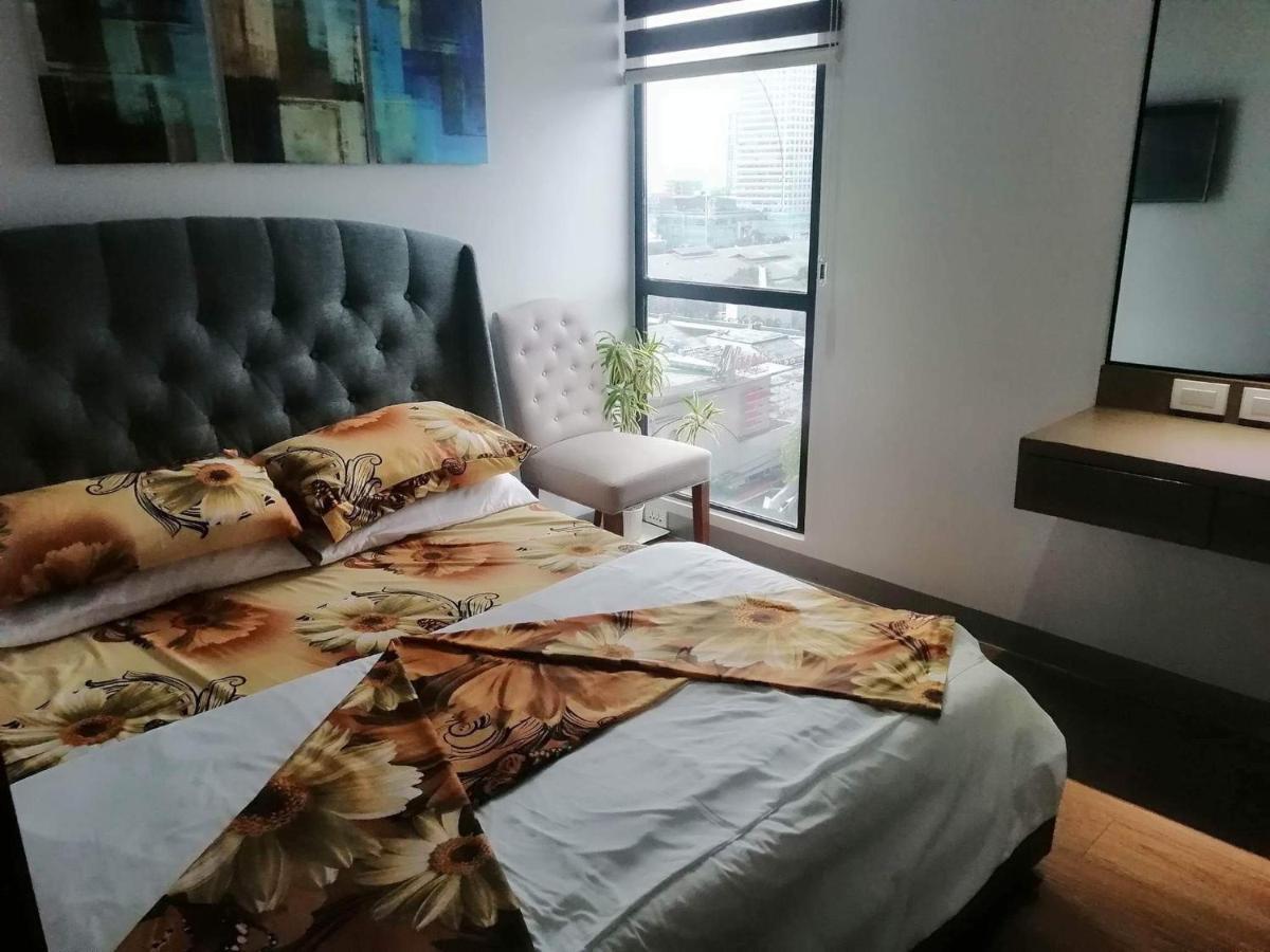 2 Bedroom Portovita Tower 12-A Маніла Екстер'єр фото